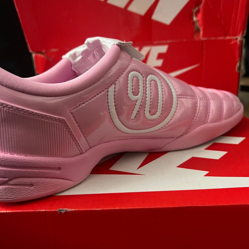 Women's Nike T90 SE